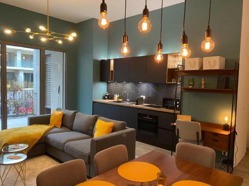 Bright And Chic Apartment In Lux City