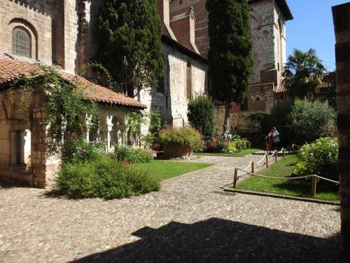 Apartamentos Appartement Dans Le Clo�tre Saint Salvy � Albi.