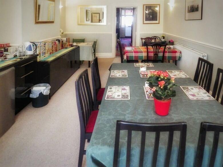 Hostal The Strand Hotel