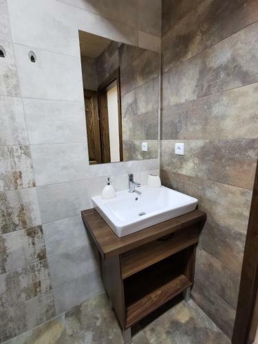 Sindy Wooden Apartments
