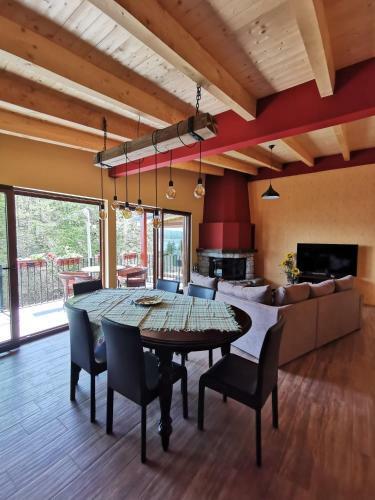 Sindy Wooden Apartments