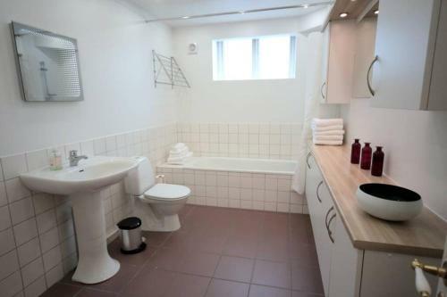 Modern Perfectly Located Apartment