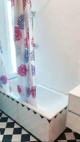 Central 4 Bedroom 3 Storey Apartment