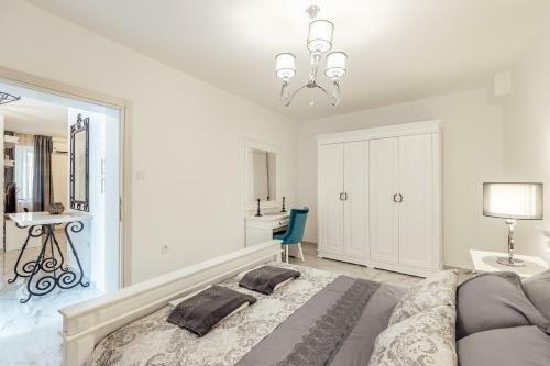 Villa Donna Apartments