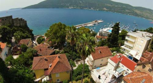 Villa Donna Apartments