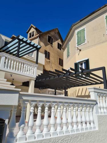 Villa Donna Apartments