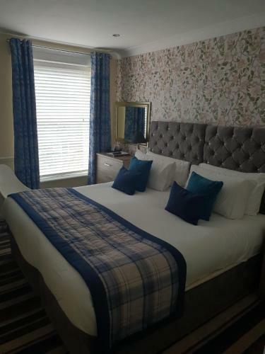Judds Folly Hotel
