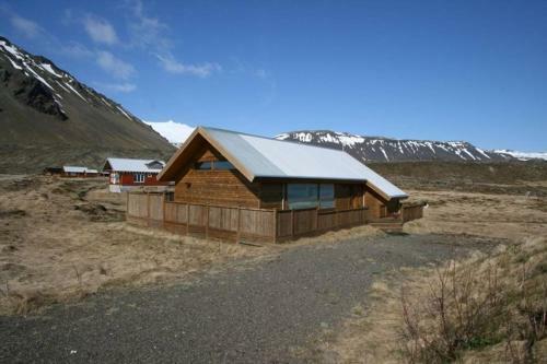 Glass House With Private River & 360� Views