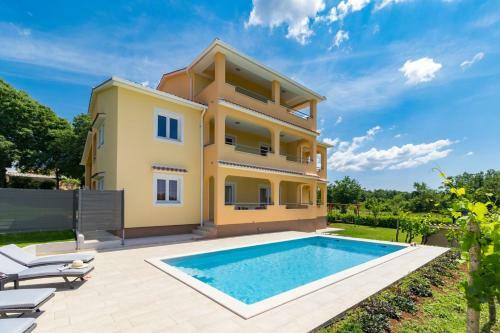 Villa Green Holiday