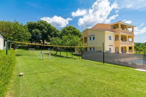 Villa Green Holiday