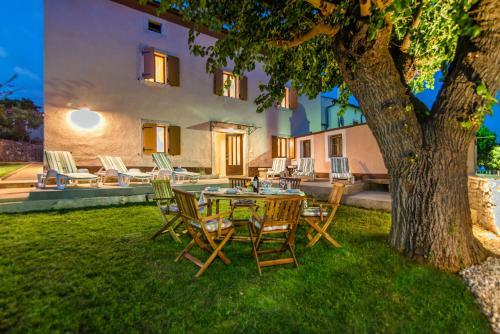 House Nona Roza