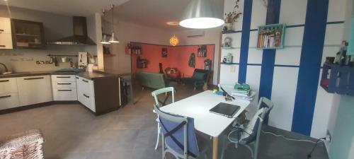 Hostal Furr, Purr & Pool