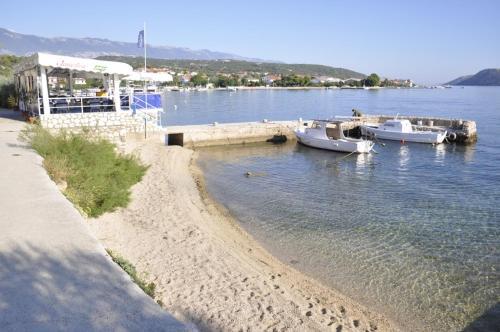 Apartment In Barbat With Sea View, Balcony, Air Conditioning 660-1