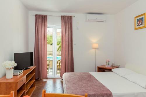 Apartments And Rooms Alenka
