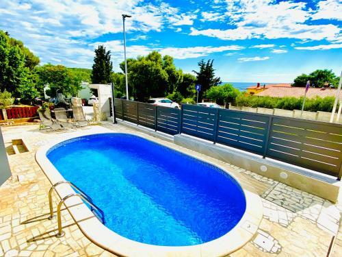 Apartamento Loky - Sunny Studio House 150m From Sea With Pool