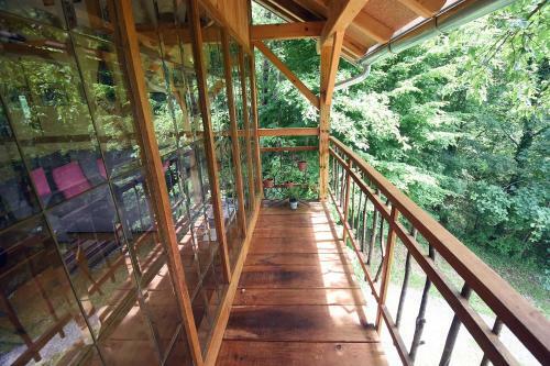 Lodge Treehouse Resnice -mre?nica