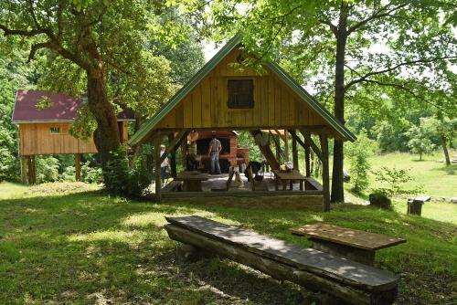 Lodge Treehouse Resnice -mre?nica