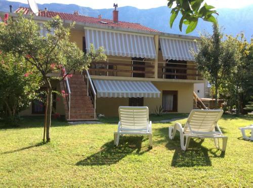 Hostal Mediterranean Holiday House & Apartments
