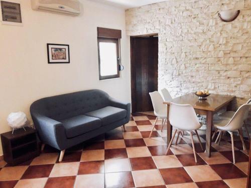 Hostal Mediterranean Holiday House & Apartments