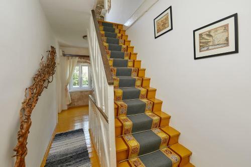 Hostal Mediterranean Holiday House & Apartments