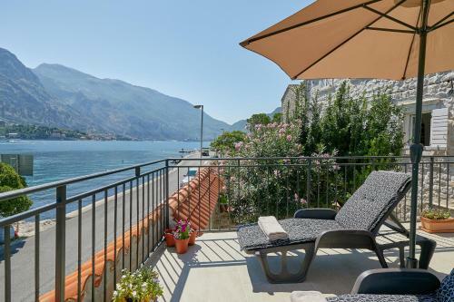 Hostal Mediterranean Holiday House & Apartments