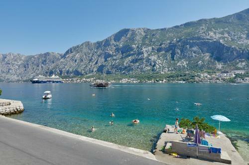 Hostal Mediterranean Holiday House & Apartments