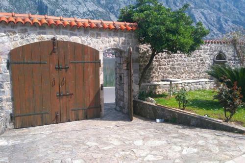 Hostal Mediterranean Holiday House & Apartments