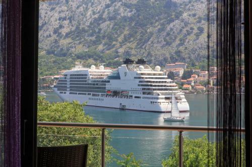 Fortress View Apartment