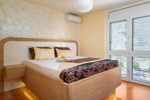 Apartment Splendour In The City Center With Sea View