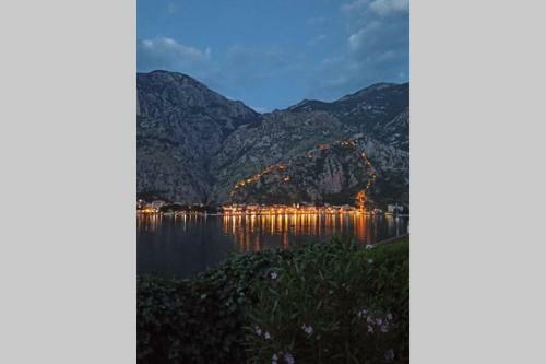 Chillout Apartment In Kotor Bay