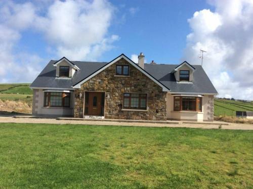 Villa Beautiful Home On Lake Carrowmore