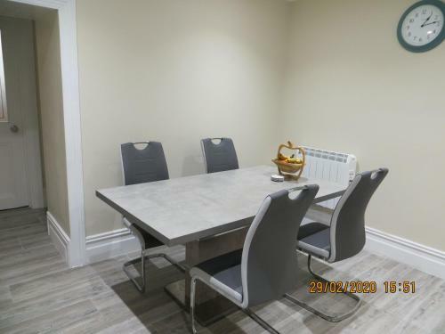 Hostal The Lodge (Belmullet Town Centre)