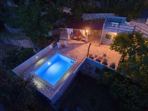 Stone House Nikolina With Heated Pool