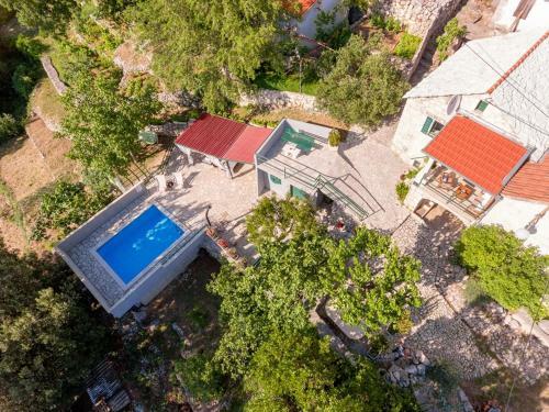 Stone House Nikolina With Heated Pool