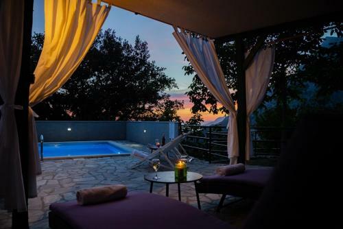 Stone House Nikolina With Heated Pool