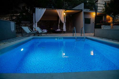 Stone House Nikolina With Heated Pool