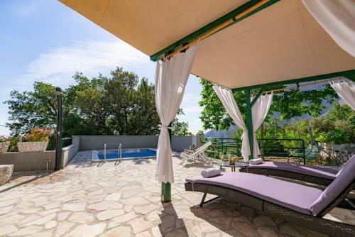 Stone House Nikolina With Heated Pool