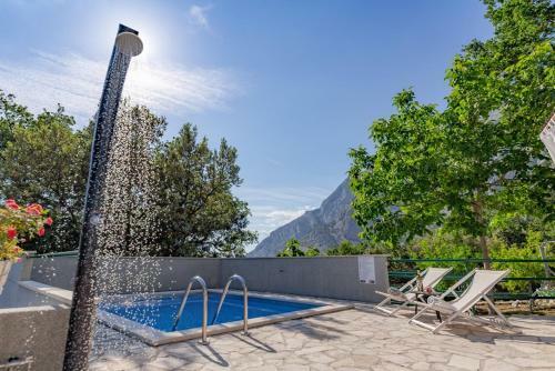 Stone House Nikolina With Heated Pool