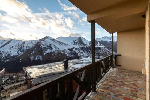 Stylish 1br Apartment For 3 With Mountain Views