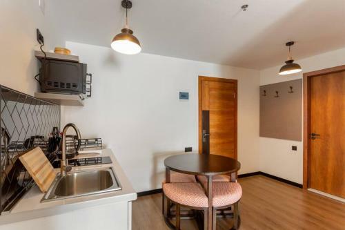 Bright And Cozy 1br Apartment In Marshall Gudauri Project