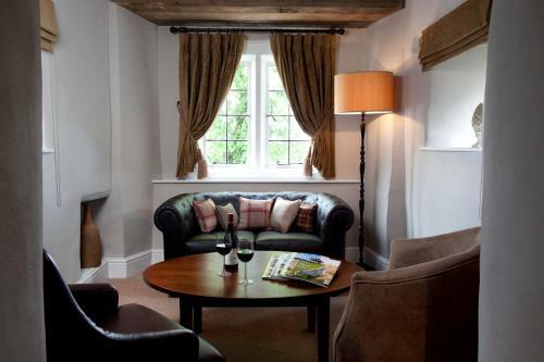 Hostal The Three Crowns