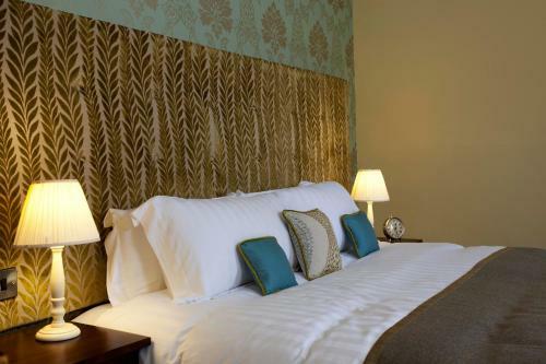 Hostal The Three Crowns
