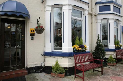 Hostal Hamilton Court Guest House
