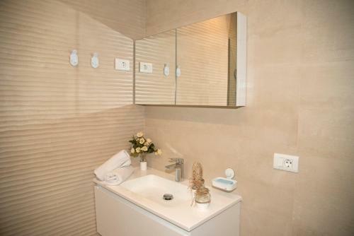All Seasons Apartments