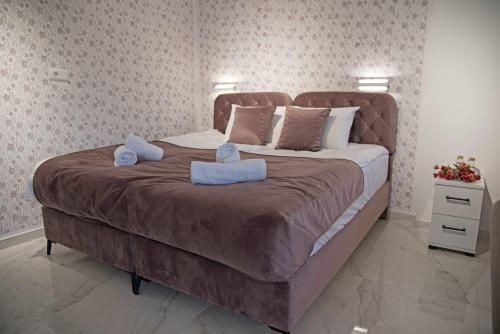 All Seasons Apartments