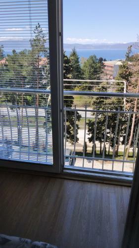 Pine And Lake Apartment