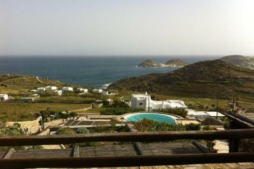 Pithos House
