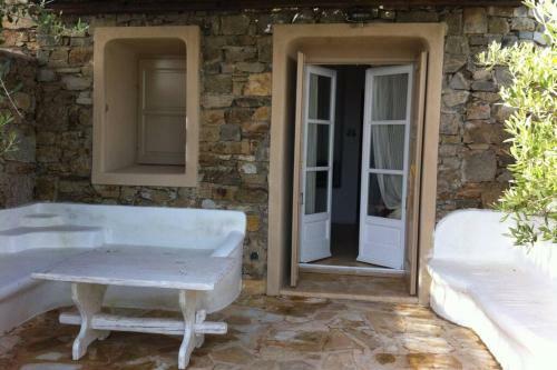 Pithos House