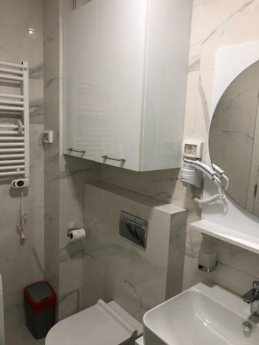 White Home Apartment 3
