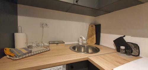City One Bedroom Apartment - Modern, New, Quiet